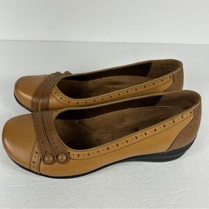 Hush Puppies Women's Tan Leather Flats 8.5